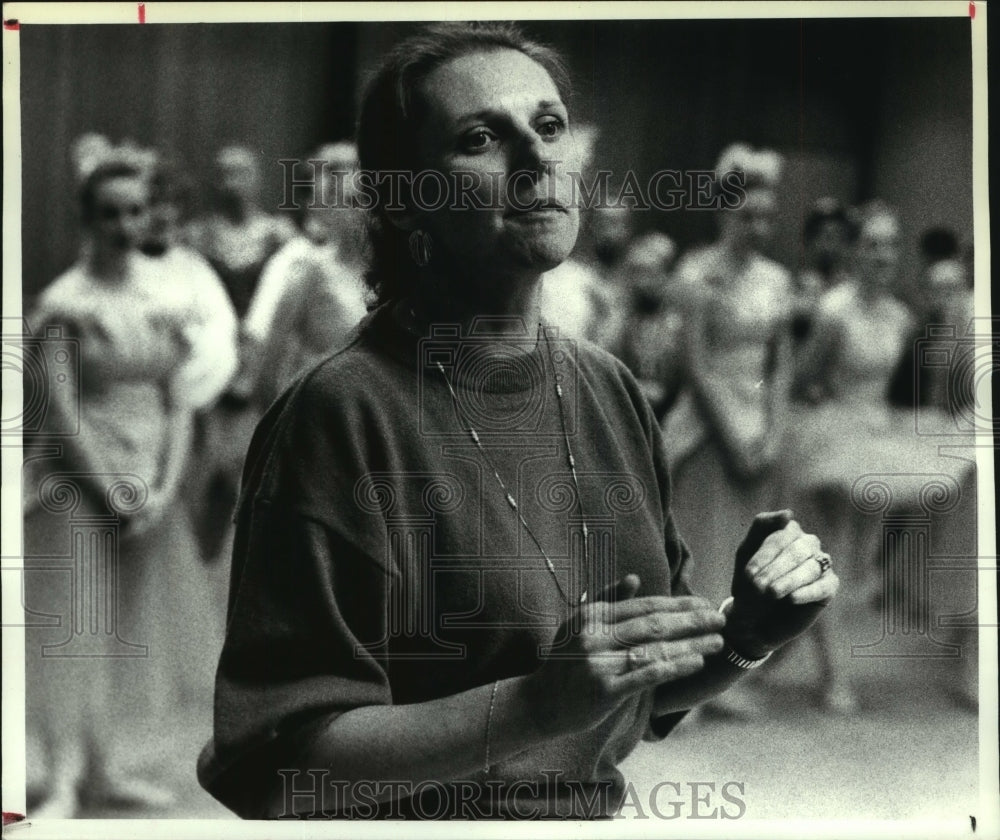 1990 Press Photo Darlene Myers leading Nutcracker workshop, Glenville- Historic Images