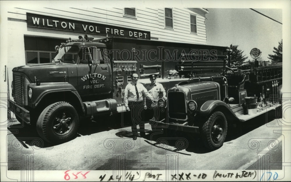 1974 Press Photo Wilton Fire Chief William Morgan &amp; Larry Argus with new tanker-Historic Images