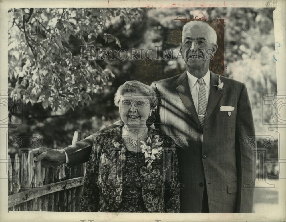 1961 Press Photo Mr. & Mrs. L. Huested Myers, 50th Wedding Anniversary - Historic Images