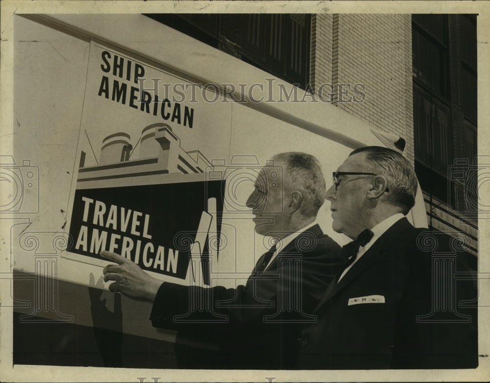 1961 Press Photo Albany, New York Mayor &amp; Postmaster look at Maritime Day poster - Historic Images