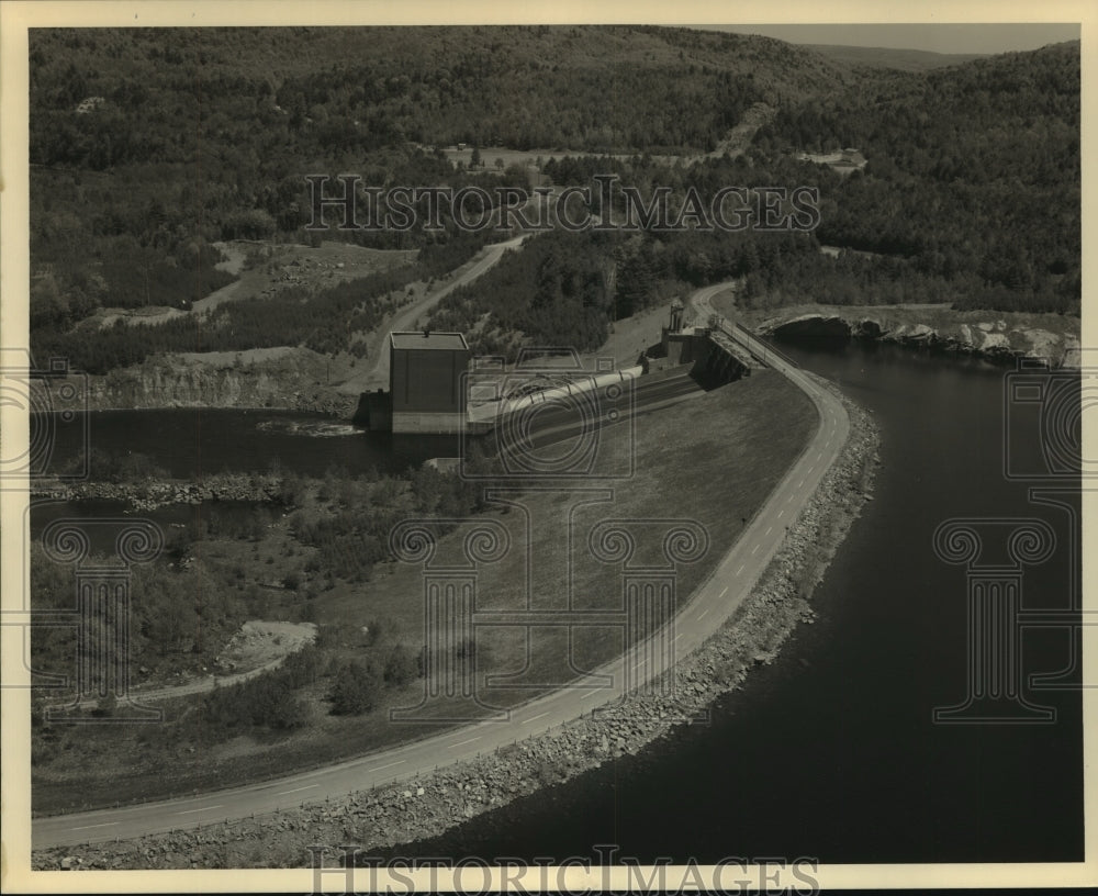 1981 Niagara Mohawk electric plant in Stewart's Bridge, New York - Historic Images