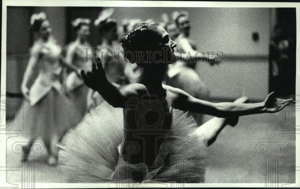 1990 Press Photo Ballerina Kristen Reintsema dances in Glenville, New York- Historic Images