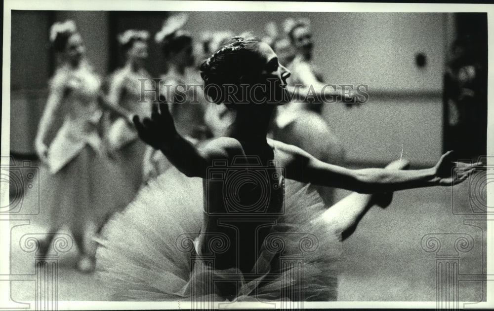 1990 Press Photo Ballerina Kristen Reintsema dances in Glenville, New York- Historic Images