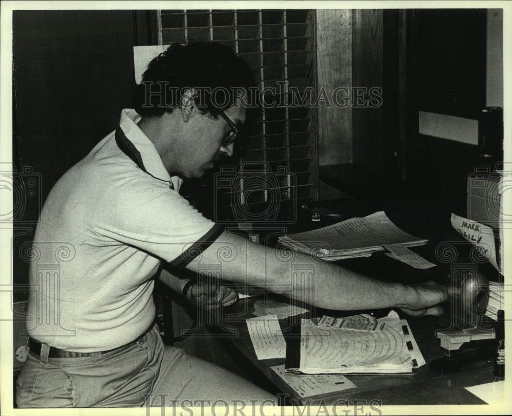 1981 Press Photo Music Theater North Manager William Campbell in New York- Historic Images