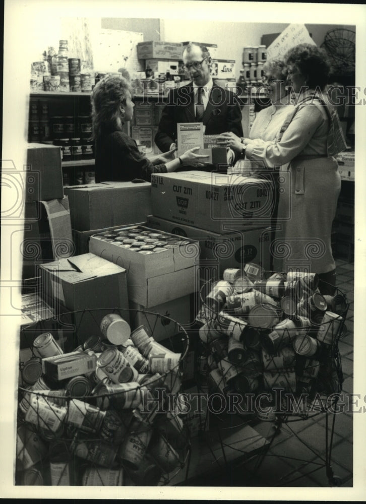 1988 Press Photo Food drive officials at Albany, NY Neighborhood Resource Center - Historic Images
