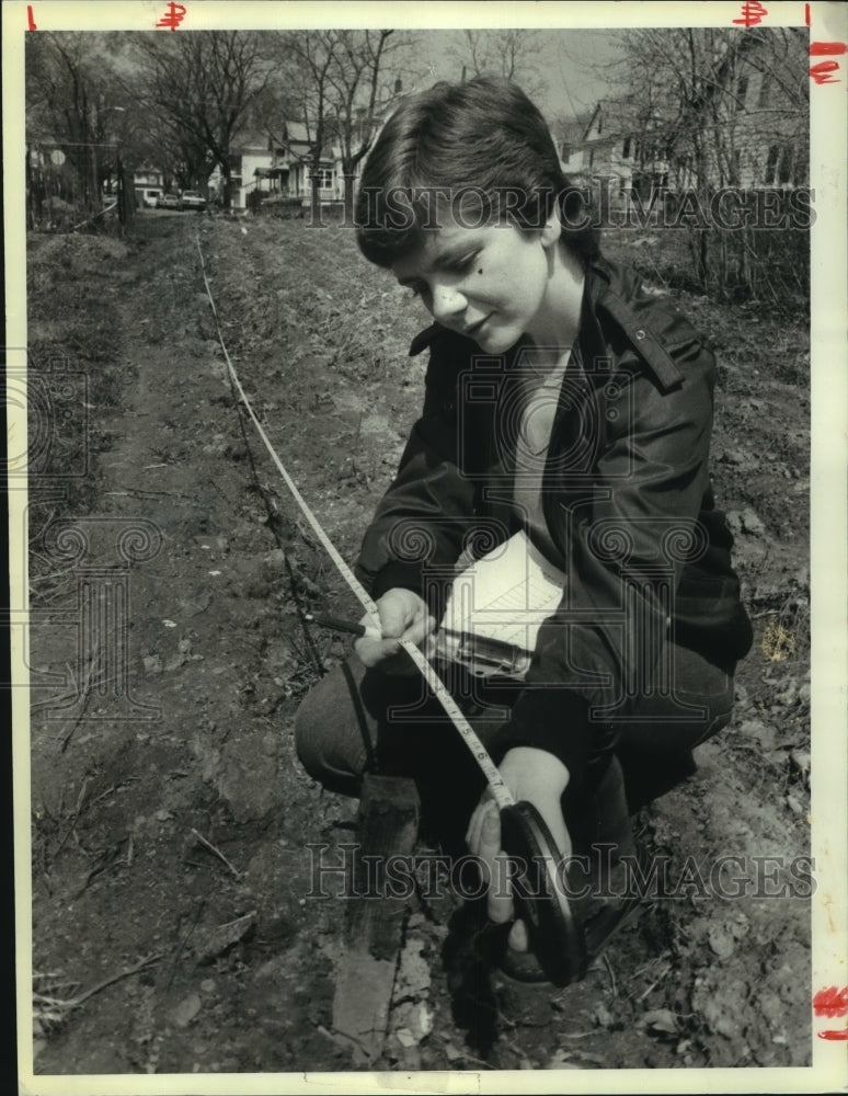 1984 Press Photo Albany, NY Community Garden Program Director Patricia Marsolais - Historic Images