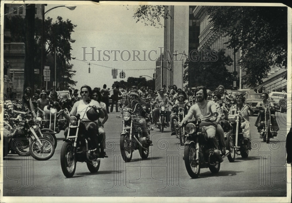 1976 Press Photo Motorcyclists, in front of City Hall, Albany, New York-Historic Images