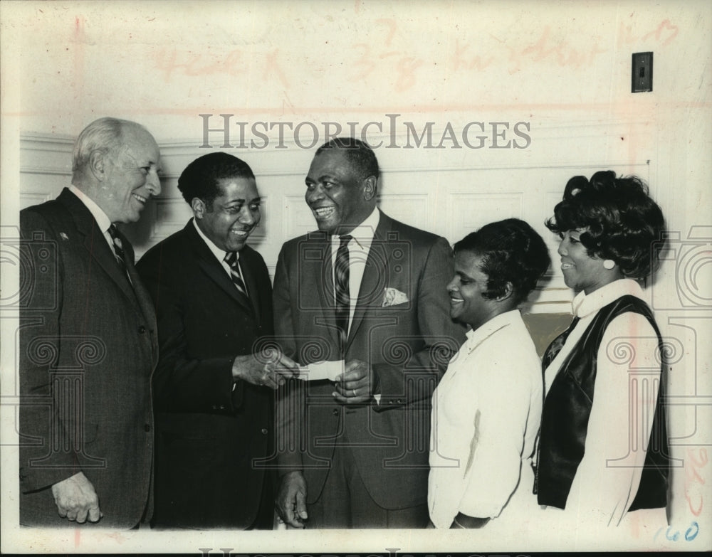 Press Photo Mt. Olive Baptist Church official receives donation, Albany, NY - Historic Images