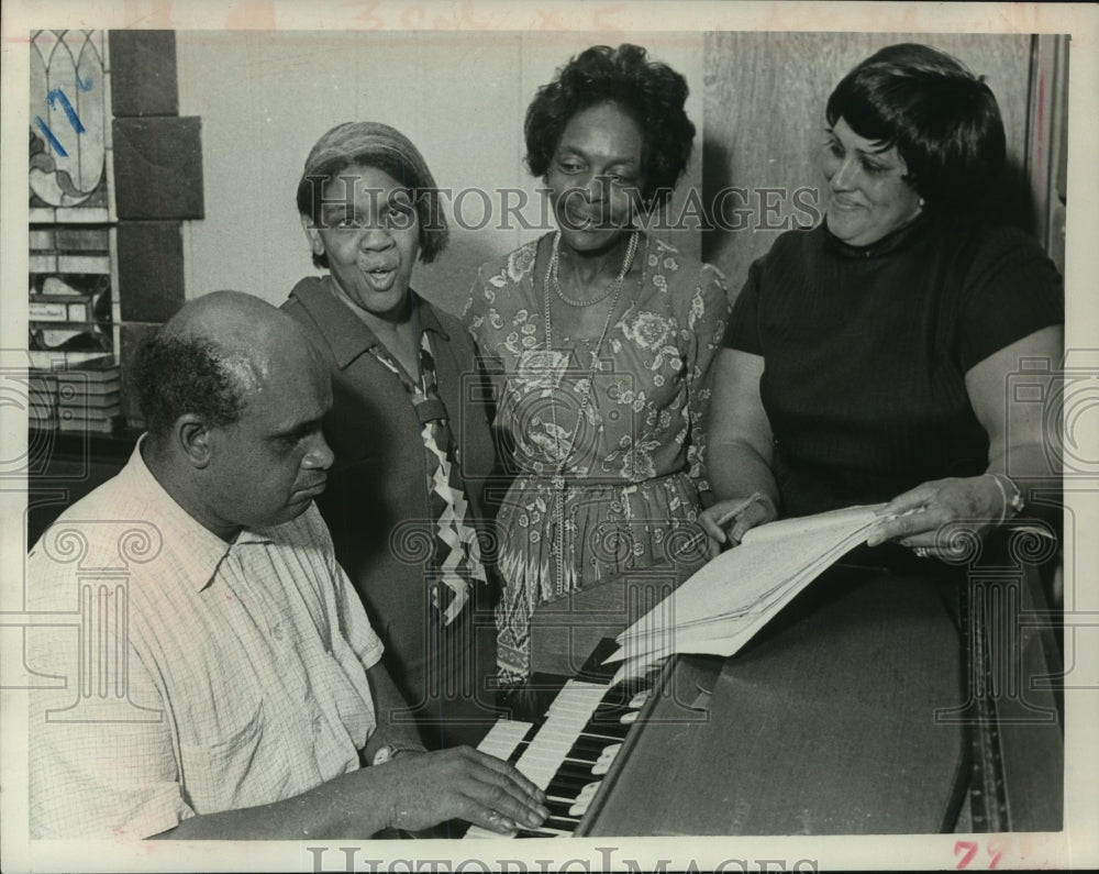 1971 Press Photo Mt. Calvary Baptist Church members rehearse play in Albany, NY-Historic Images