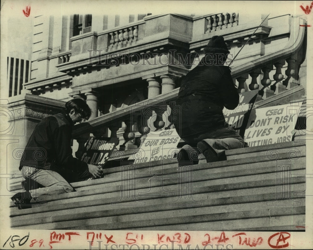 1985 Union members prep signs for demonstration in Albany, NY - Historic Images