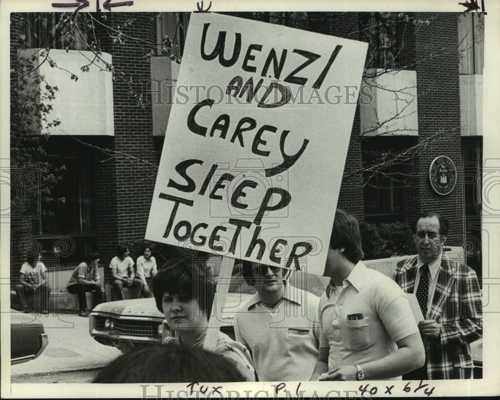 1977 Civil Service Employees Association picketers, Albany, New York - Historic Images