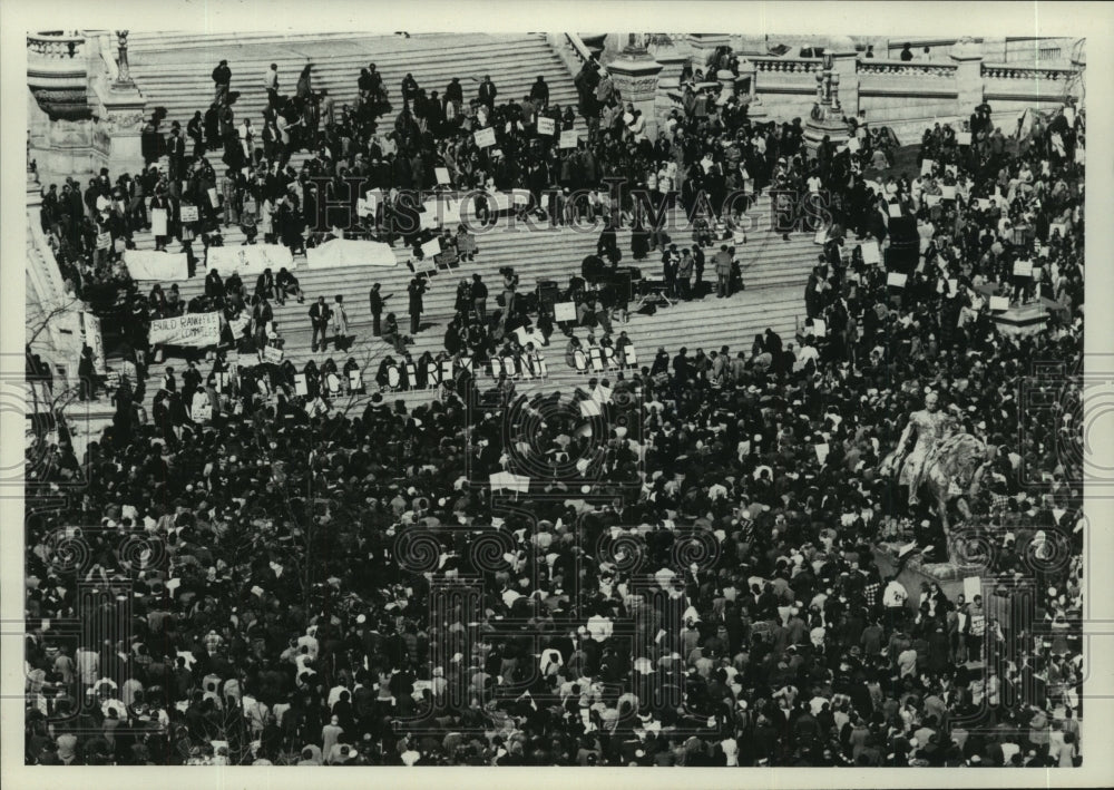 1975 Press Photo Civil Service Employees Association rally, Albany, New York-Historic Images