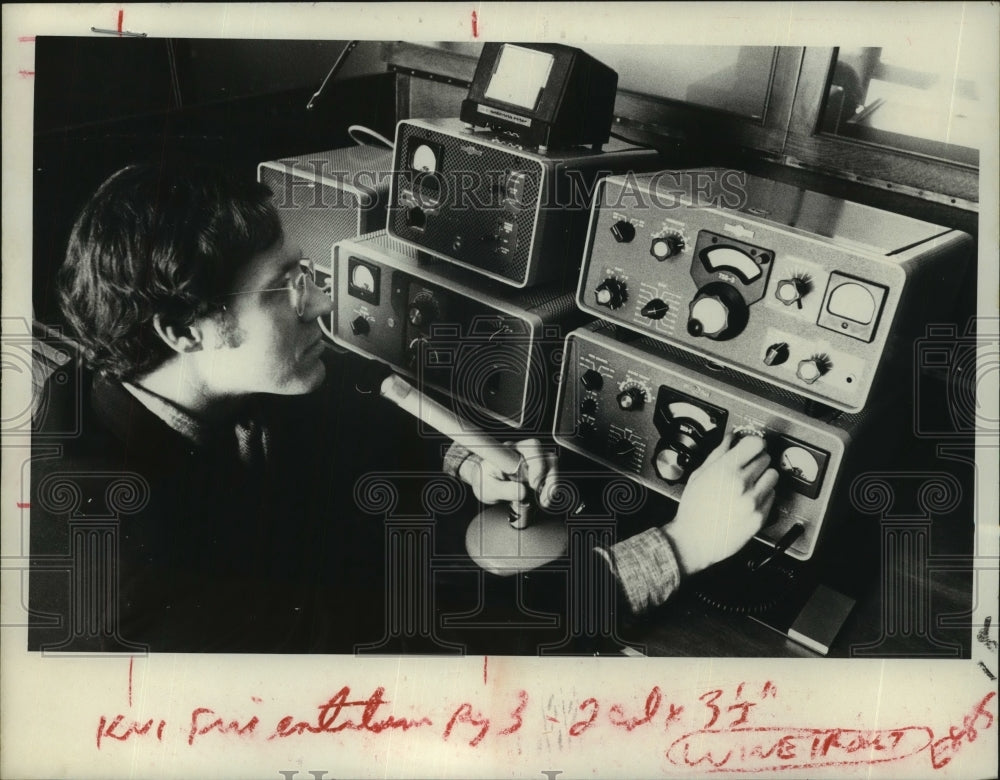 1976 Mark Winetrout with radio equipment - Historic Images
