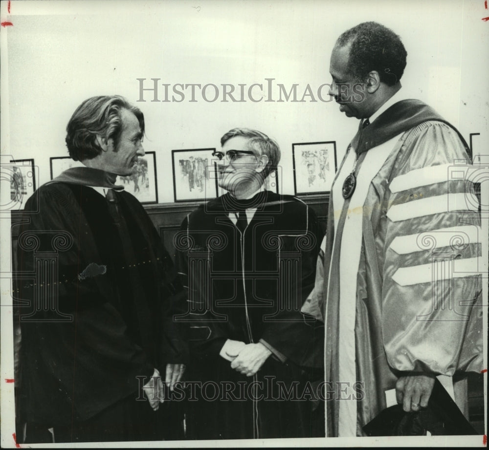 1981 Ivar Giaever Phd, Dr John Morris & Wright L Lassiter, talking - Historic Images