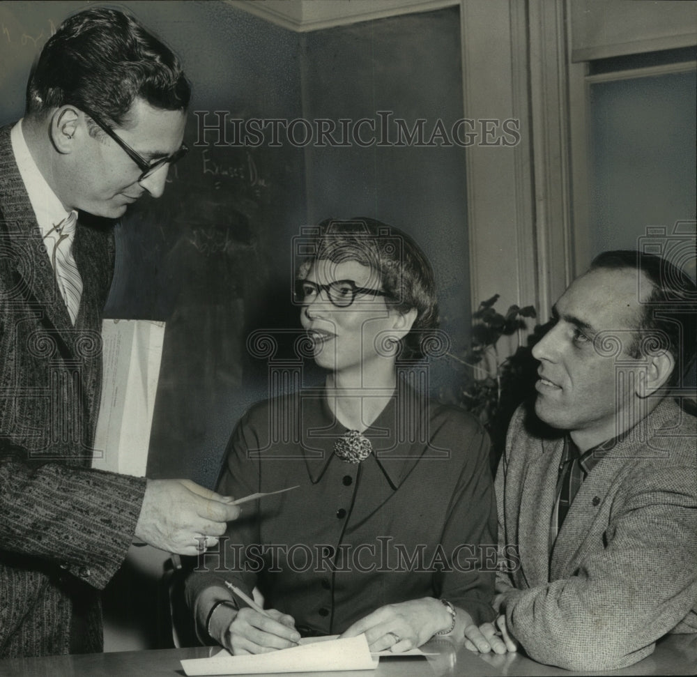 1959 Press Photo Mr. & Mrs. Raymond Moore learn of Albany, NY advertising class-Historic Images