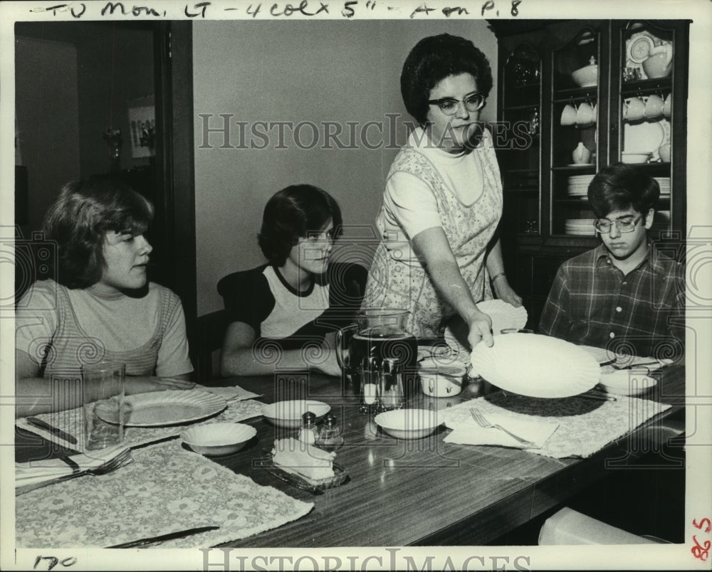 1976 Mrs. Josephine Morecroft sets the table for her children - Historic Images