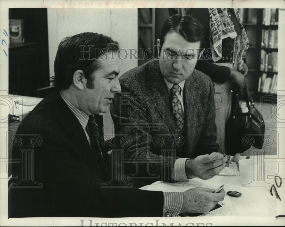 1972 Press Photo Albany Officials discuss plans for National Library Week-Historic Images