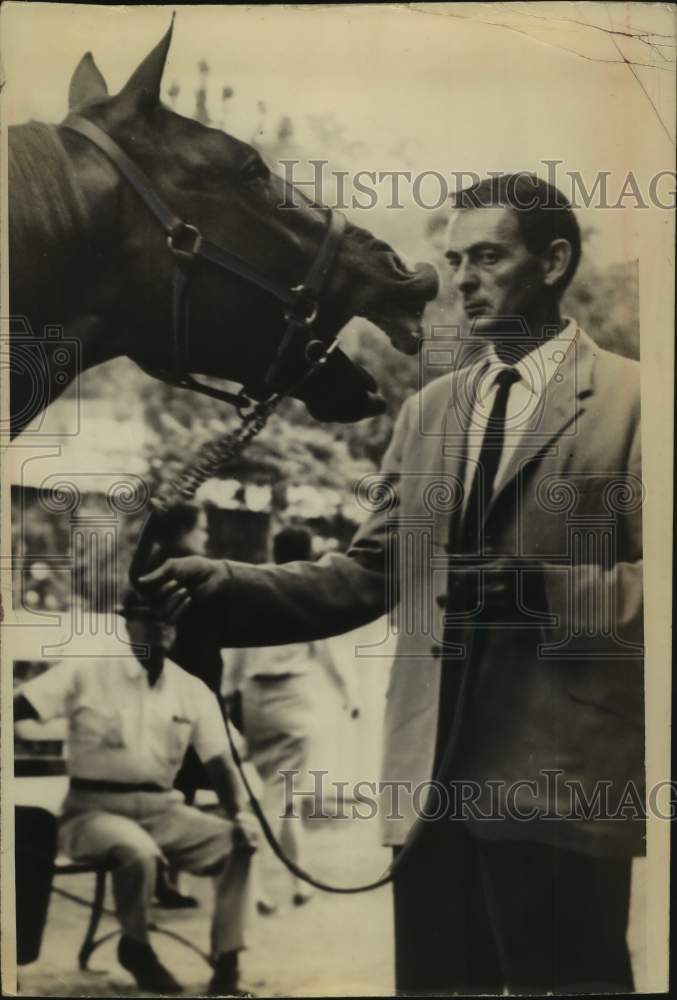1964 Press Photo Ed Watson with horse at Saratoga, NY Race Course Yearling Sales - Historic Images