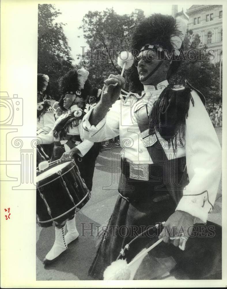 Press Photo Schenectady Pipe Band marches in Albany, NY Columbus Day parade - Historic Images