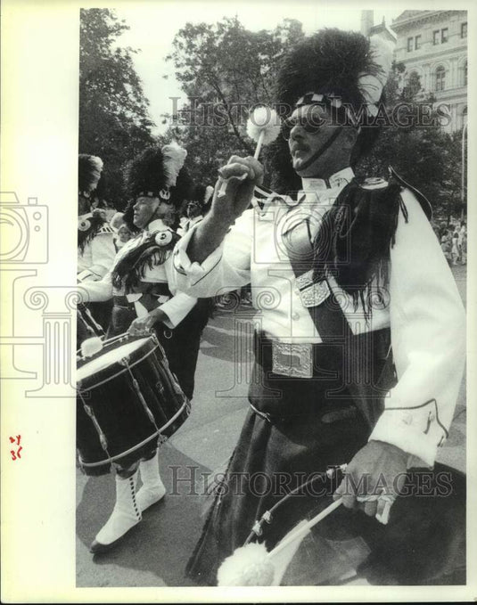 Press Photo Schenectady Pipe Band marches in Albany, NY Columbus Day parade - Historic Images