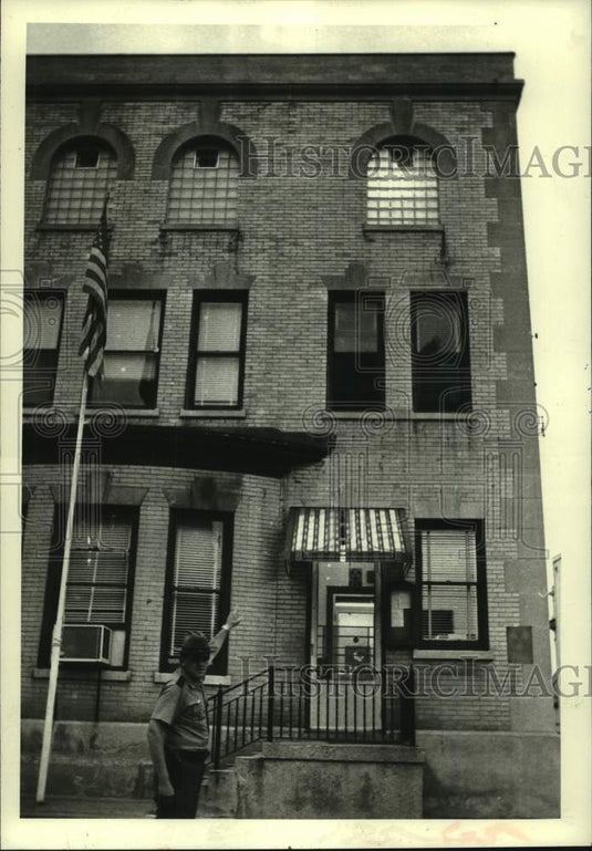1979 Deputy points out where prisoner escaped Schenectady, NY jail - Historic Images