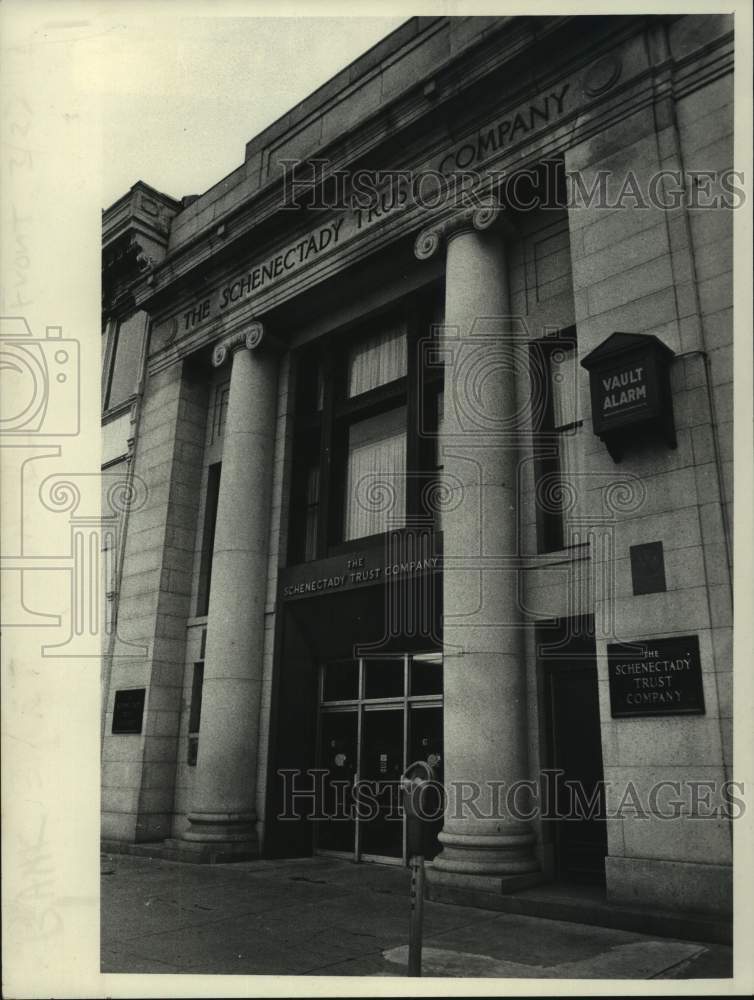 1983 Schenectady Trust Company offices, Schenectady, New York - Historic Images