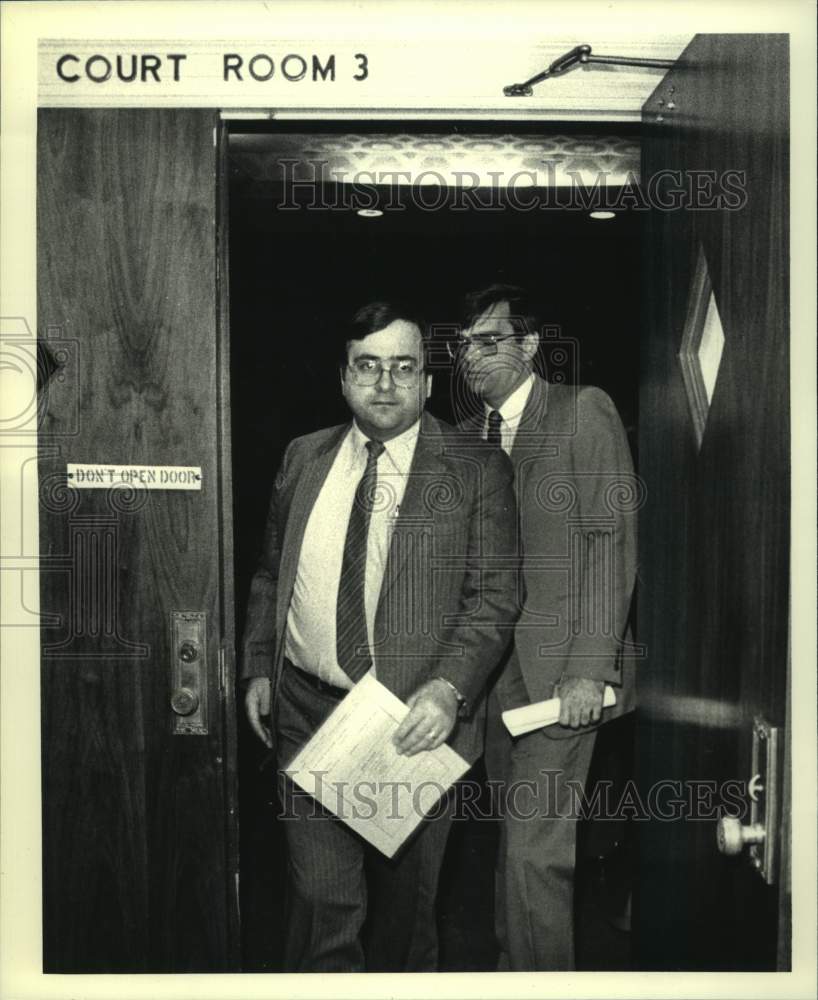 1986 District attorneys leave Schenectady, NY County Courthouse - Historic Images