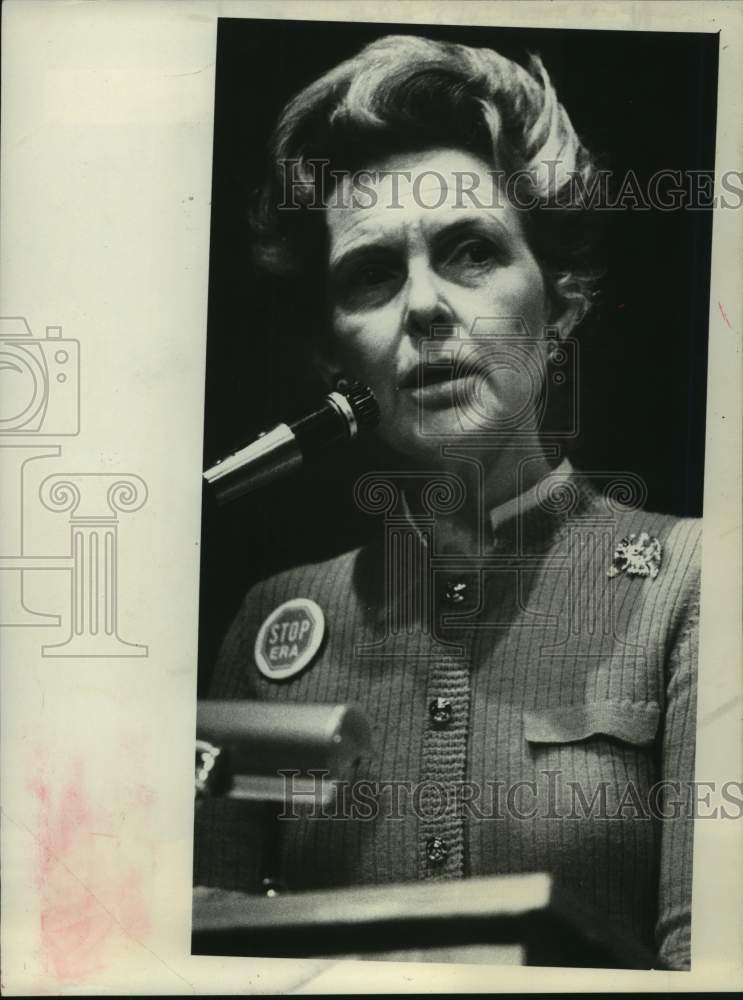 1980 Phyllis Schlafly speaks at Skidmore College in New York - Historic Images