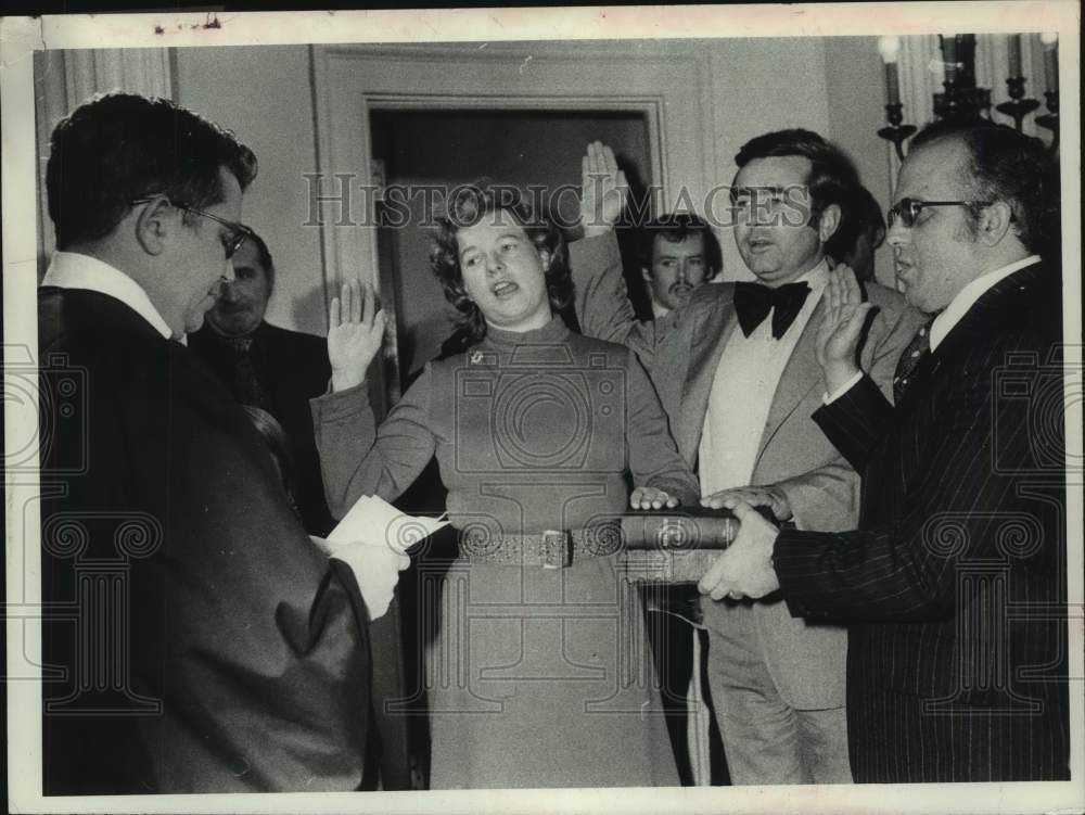 1976 Schenectady City Council, New York. Members taking oath. - Historic Images