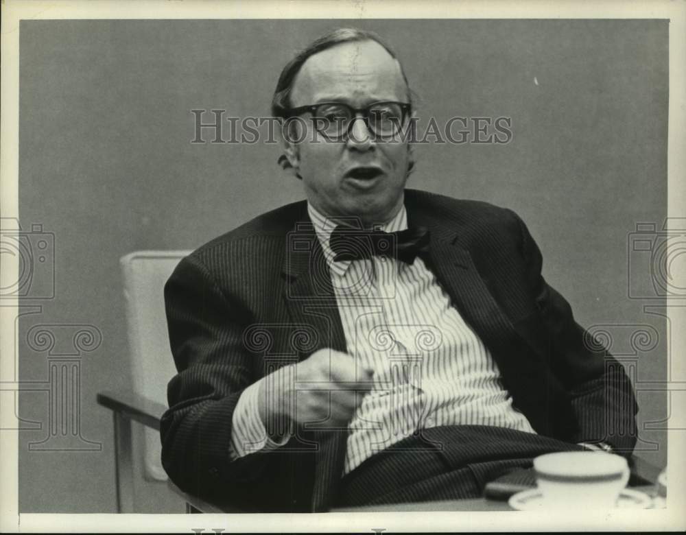 1971 Press Photo Arthur Schlesinger - tua12332-Historic Images