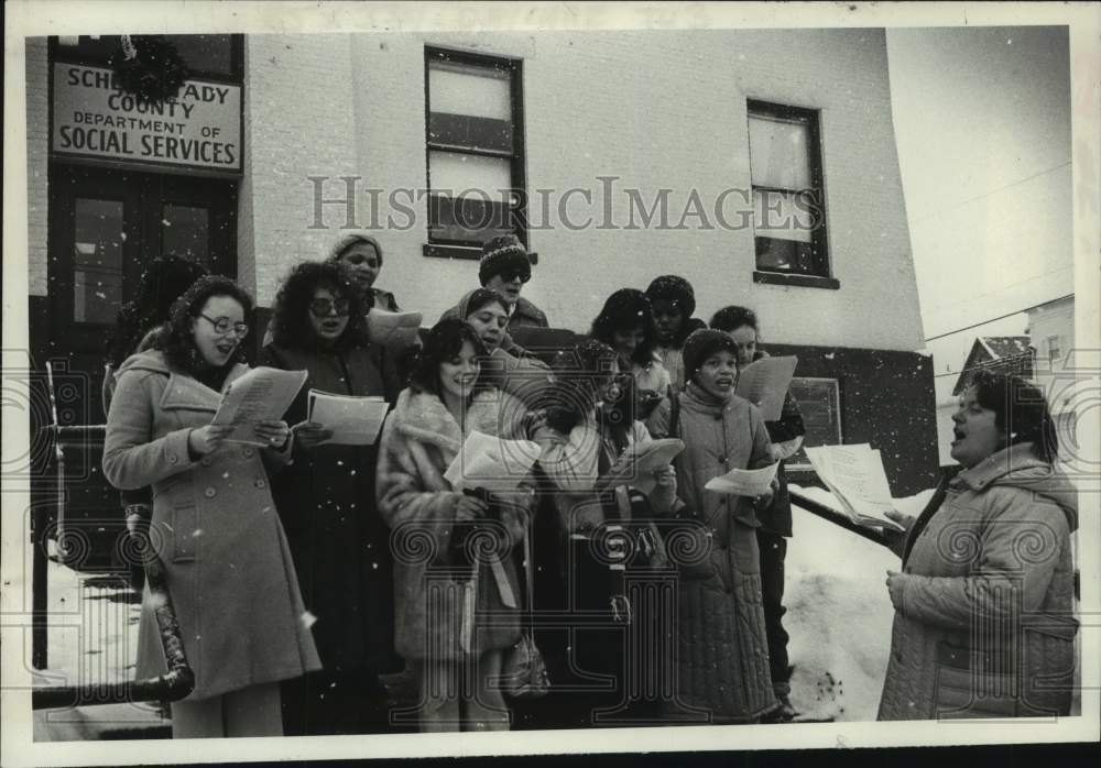 1981 Protesters at Schenectady County, New York Social Services - Historic Images