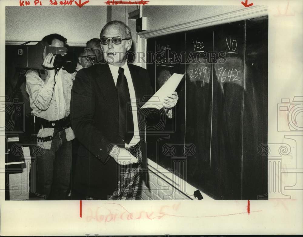 1978 Schenectady, NY official posts school tax referendum results - Historic Images