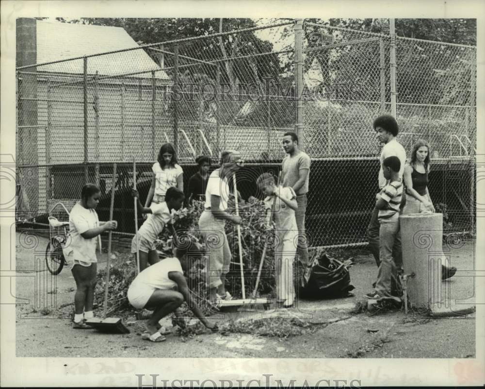 1980 Schenectady, NY Mumford St mini pool vandalized - Historic Images