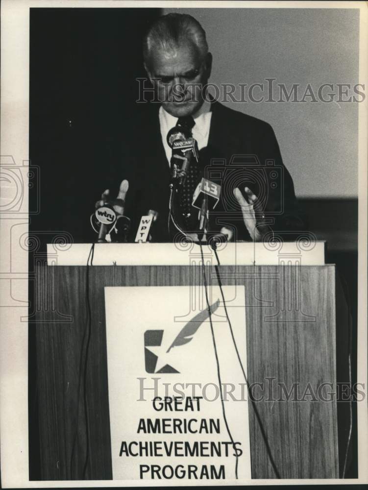 1979 General William C. Westmoreland speaking at program - Historic Images
