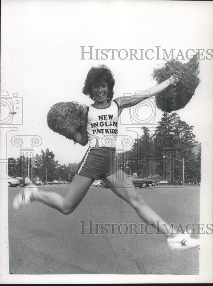 1980 Bonnie Waugh in New England Patriots cheerleader outfit - Historic Images