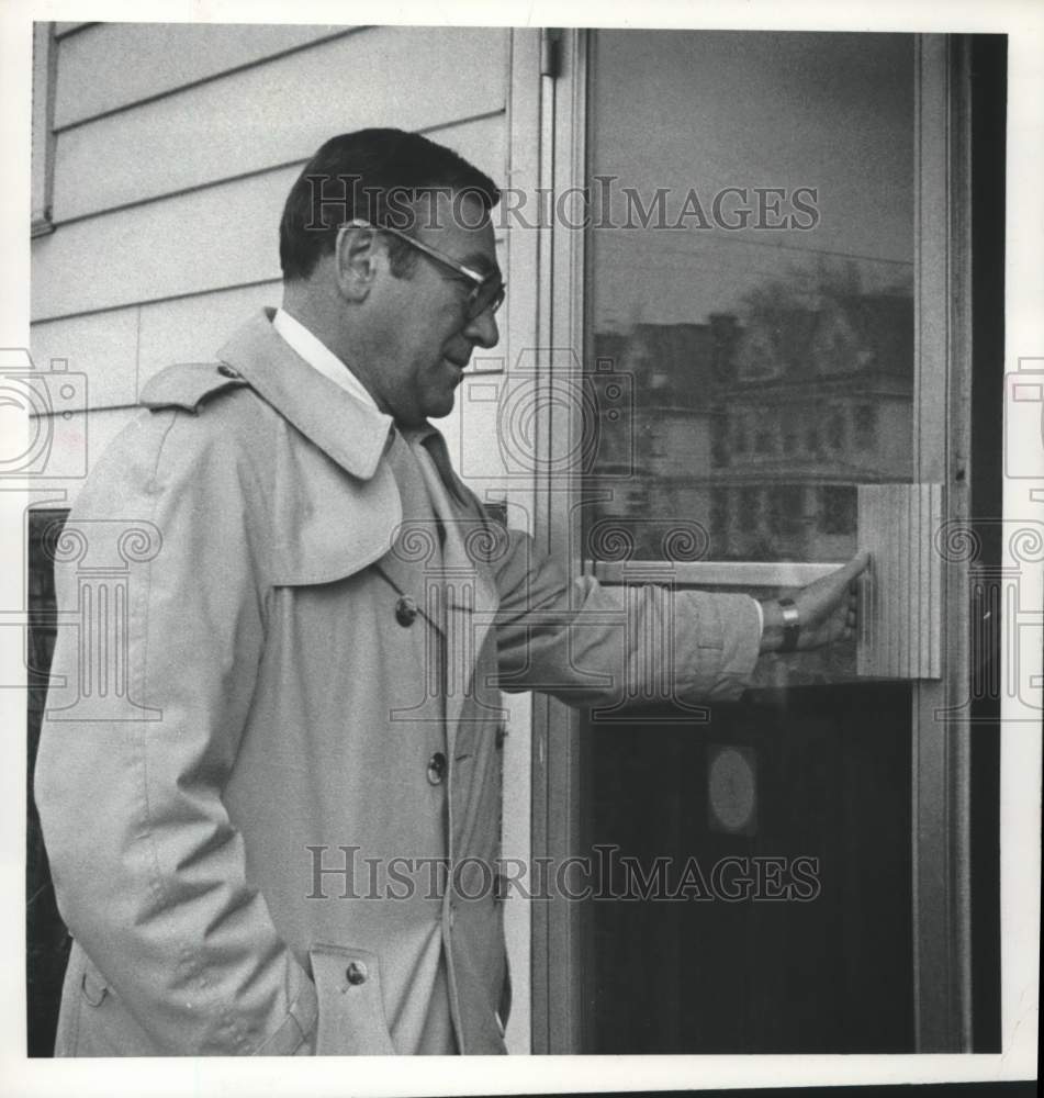 1975 New York Supreme Court Justice Leonard Weiss in Albany - Historic Images