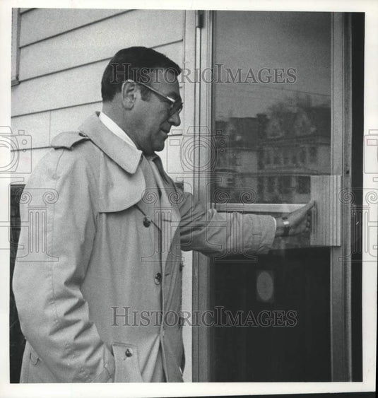 1975 New York Supreme Court Justice Leonard Weiss in Albany - Historic Images