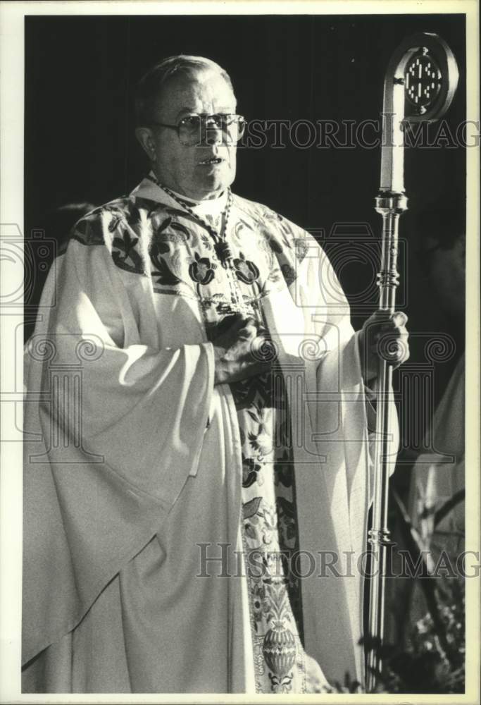 1988 Bishop John G. Nolan celebrates mass at St. Paul&#39;s Church, NY - Historic Images