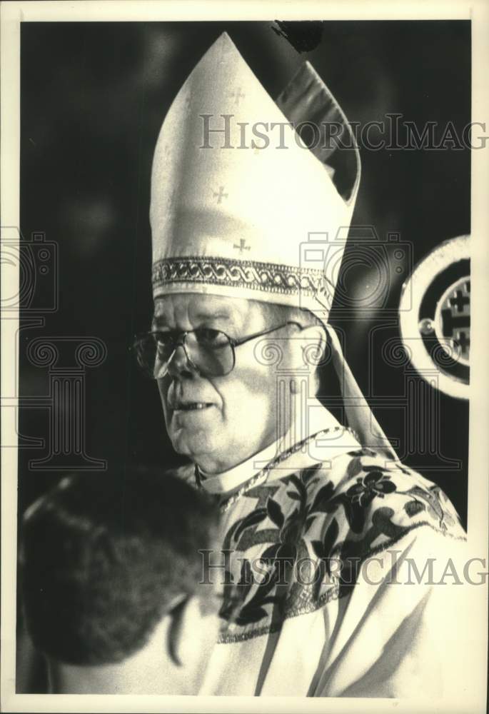 1988 Bishop John G. Nolan celebrates mass at St. Paul&#39;s Church, NY - Historic Images