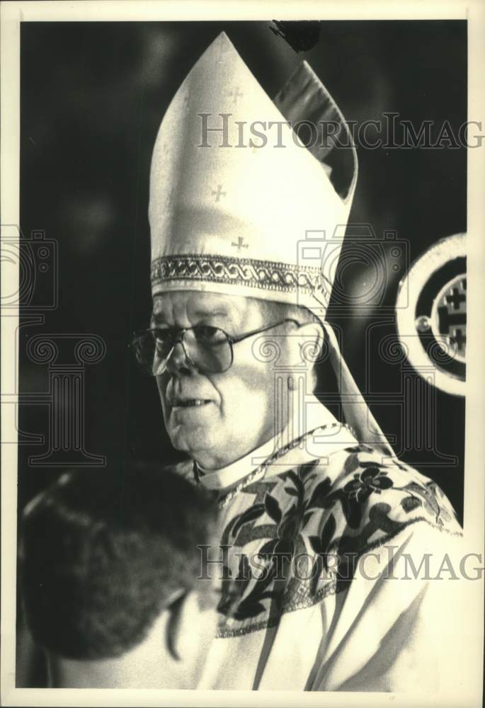 1988 Bishop John G. Nolan celebrates mass at St. Paul's Church, NY - Historic Images