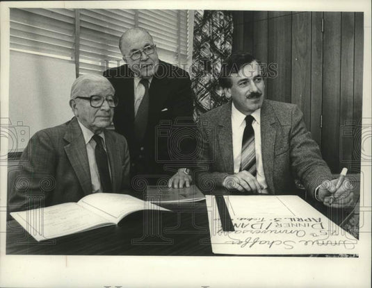 1982 Press Photo Event committee planning dinner/dance in New York - tua13540 - Historic Images