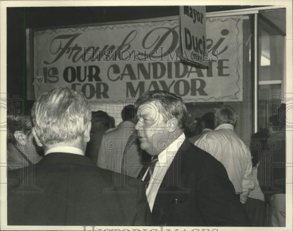 1983 Press Photo New York Assemblyman Clark Wemple at Frank Duci campaign office - Historic Images