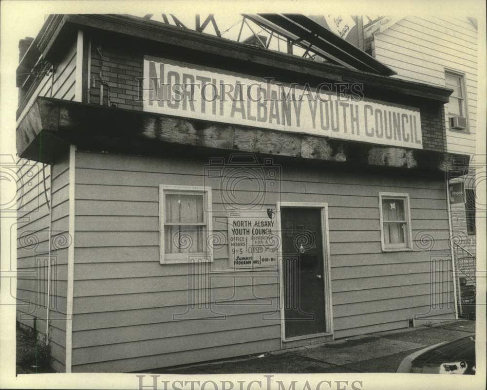 1975 Press Photo Exterior view of the North Albany, New York Youth Council - Historic Images