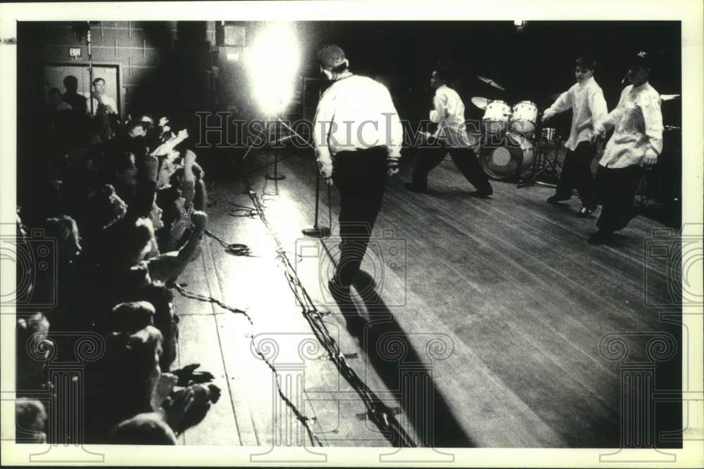1990 Press Photo Northstar performs on stage at Koda School, Clifton Park, NY - Historic Images
