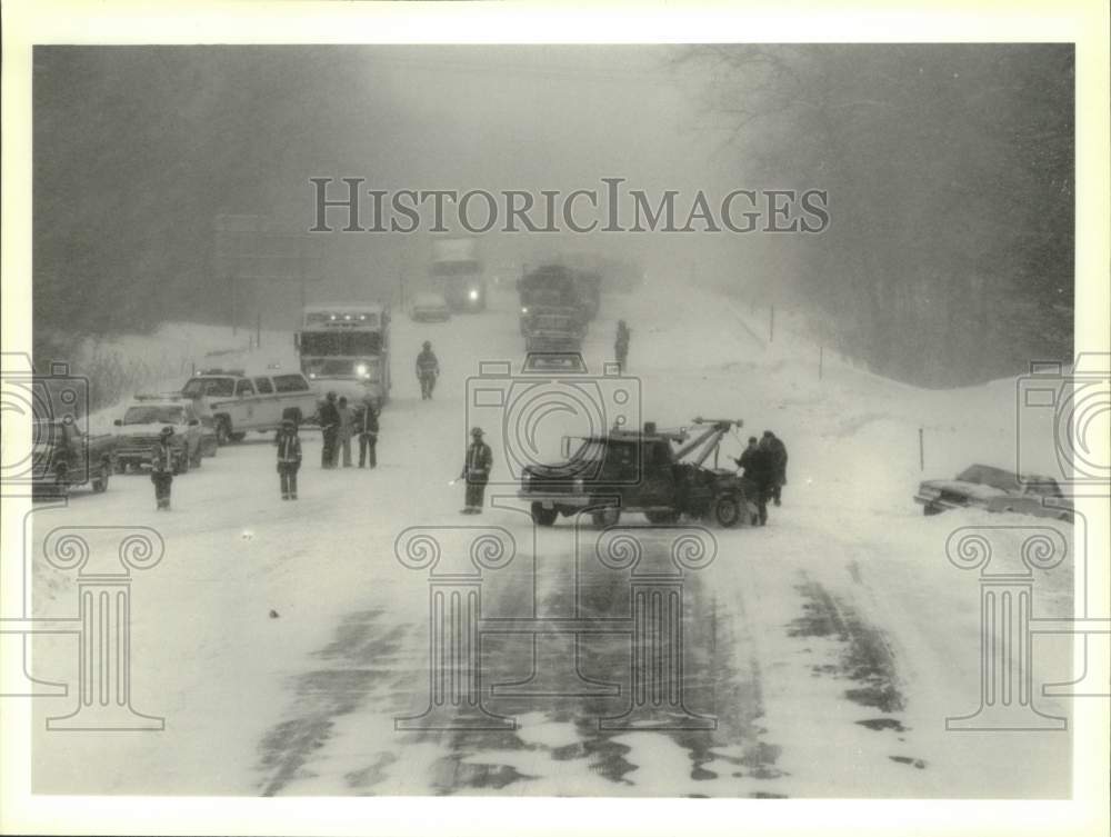 1994 Press Photo Accident causes traffic backup on I-87 in Albany, New York - Historic Images