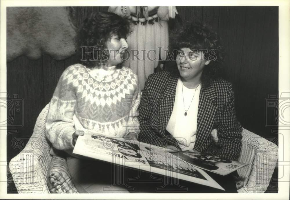 1991 Press Photo Connie McKinley & Susan Welsh in Saratoga Springs, New York - Historic Images