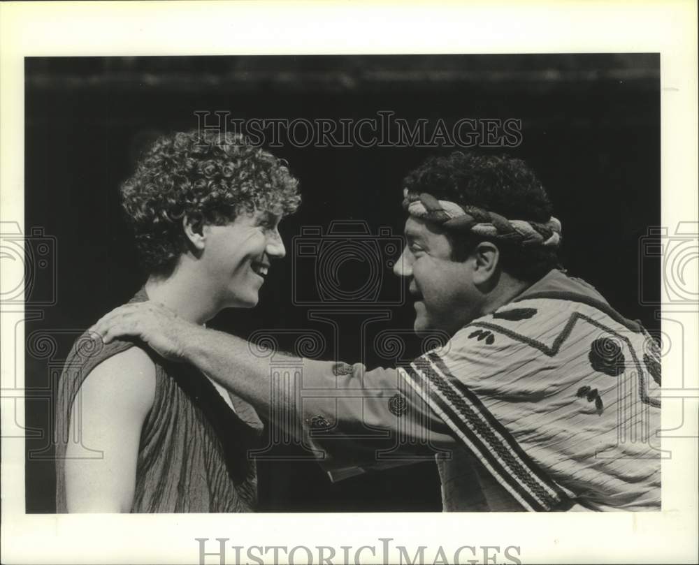 Press Photo Kevin R. Wright &amp; George Wendt perform on stage in New York - Historic Images