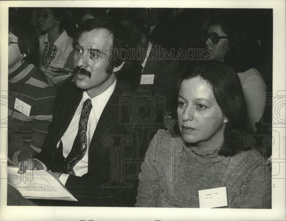 1975 Press Photo Arnold Weiss &amp; Barbara J. Fife attend conference in New York - Historic Images