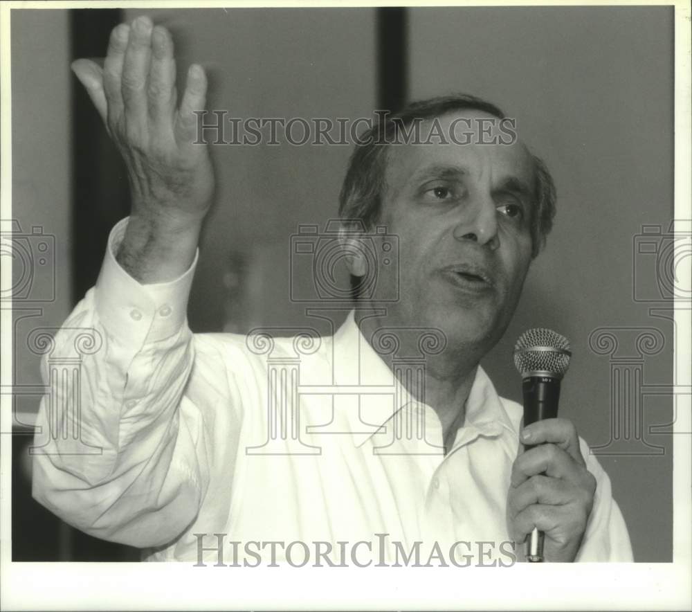 1994 Press Photo Rabbi Avi Weiss speaks at State University of New York, Albany - Historic Images
