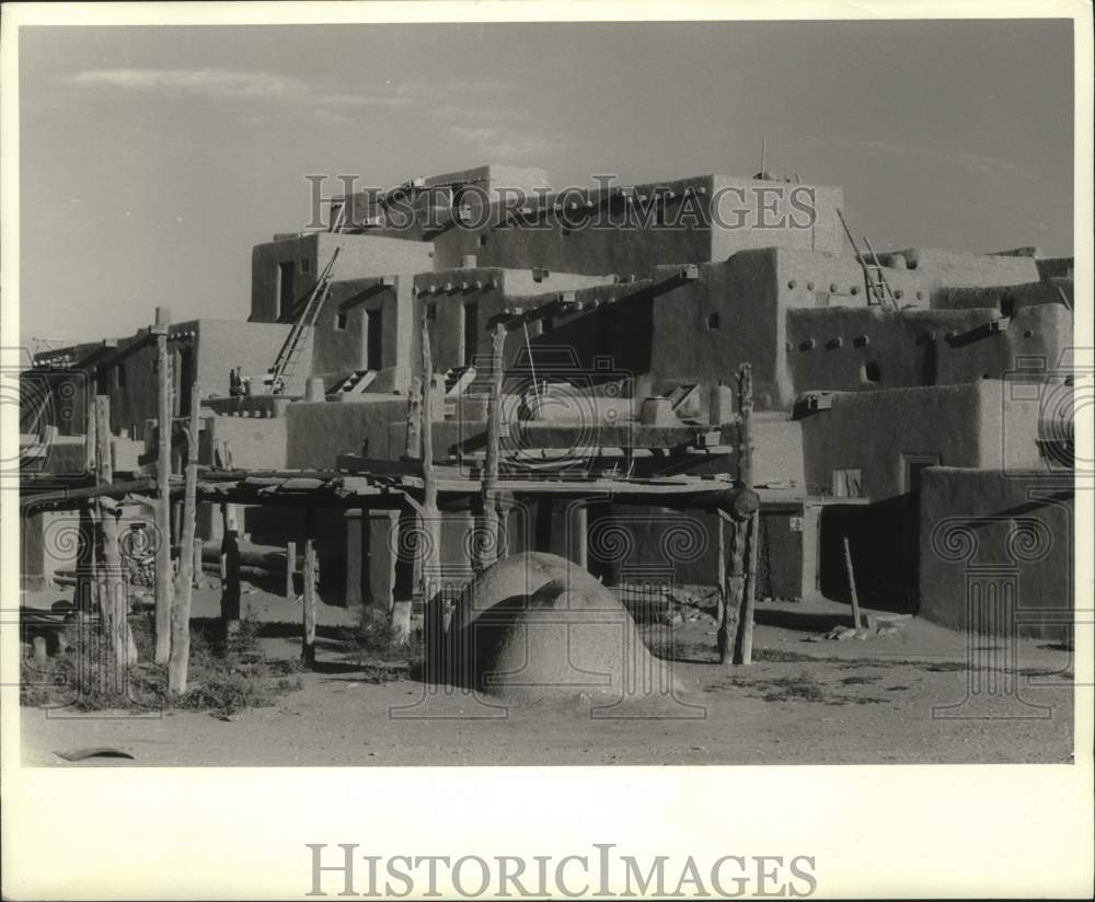 1989 Pueblo in Taos, New Mexico - Historic Images